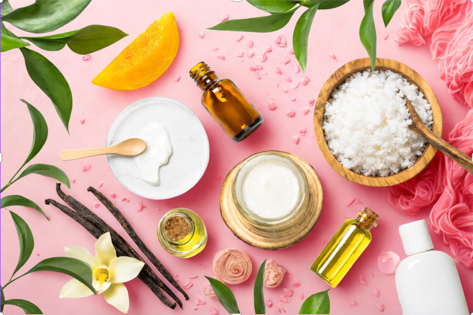 Composition d'ingrédients cosmétiques sur fond rose